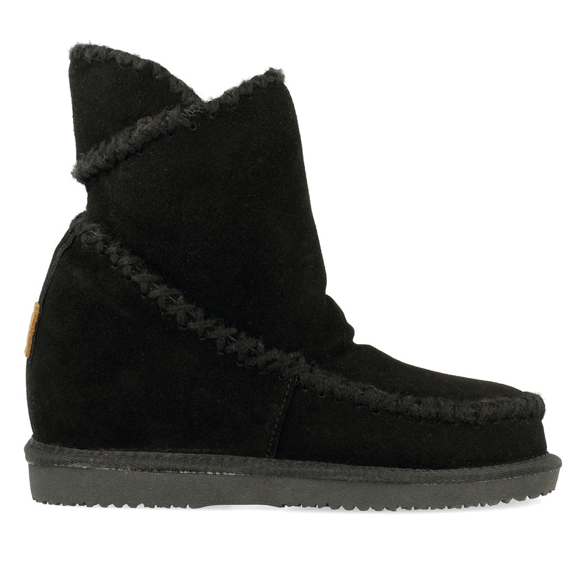 Black leather ankle boots australian style with internal wedge for woman 42114
