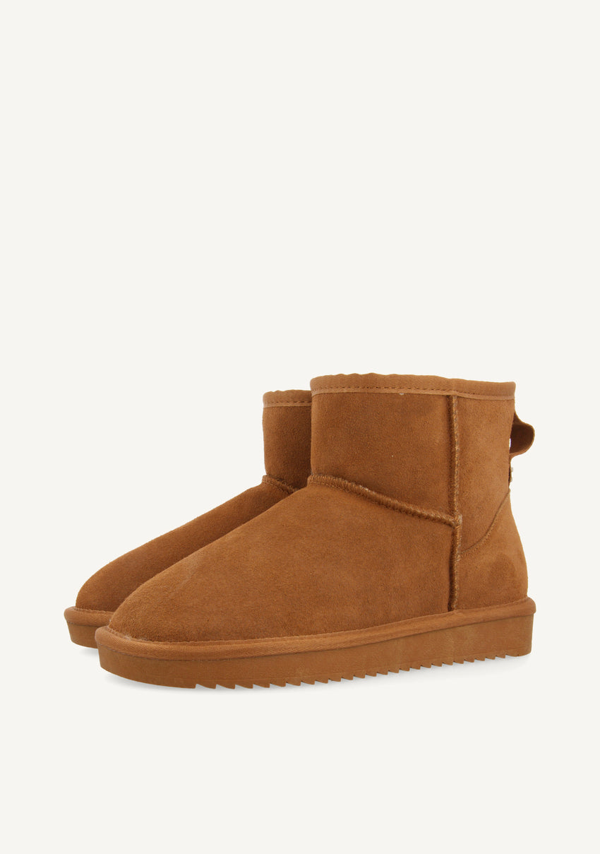 GILLIAM MEDIUM-LEATHER AUSTRALIAN BOOTS FOR WOMEN