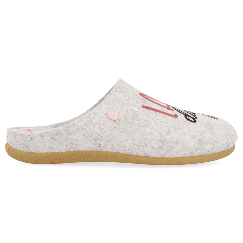 SLIPPERS FROM THE HOT POTATOES MUSAU COLLECTION