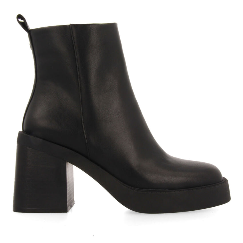 Altrier women's black ankle boots with square toes, thick platforms and wide heels