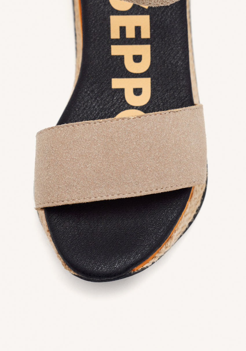 Benay women's sporty beige wedges