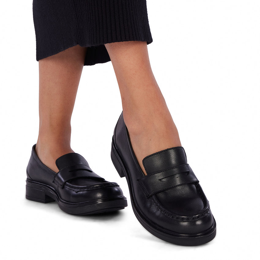 Hallowell women's black leather moccasins
