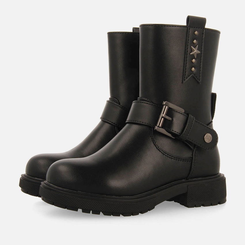 BIKER BOOTS WITH STUDS ON THE HEEL