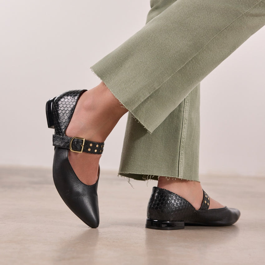 DANCER FLATS LEATHER WITH STUDDED REERSO