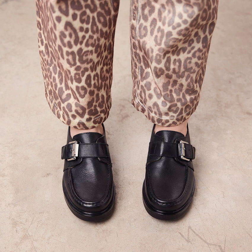 LEATHER BUCKLE MOCCASINS KISKORE