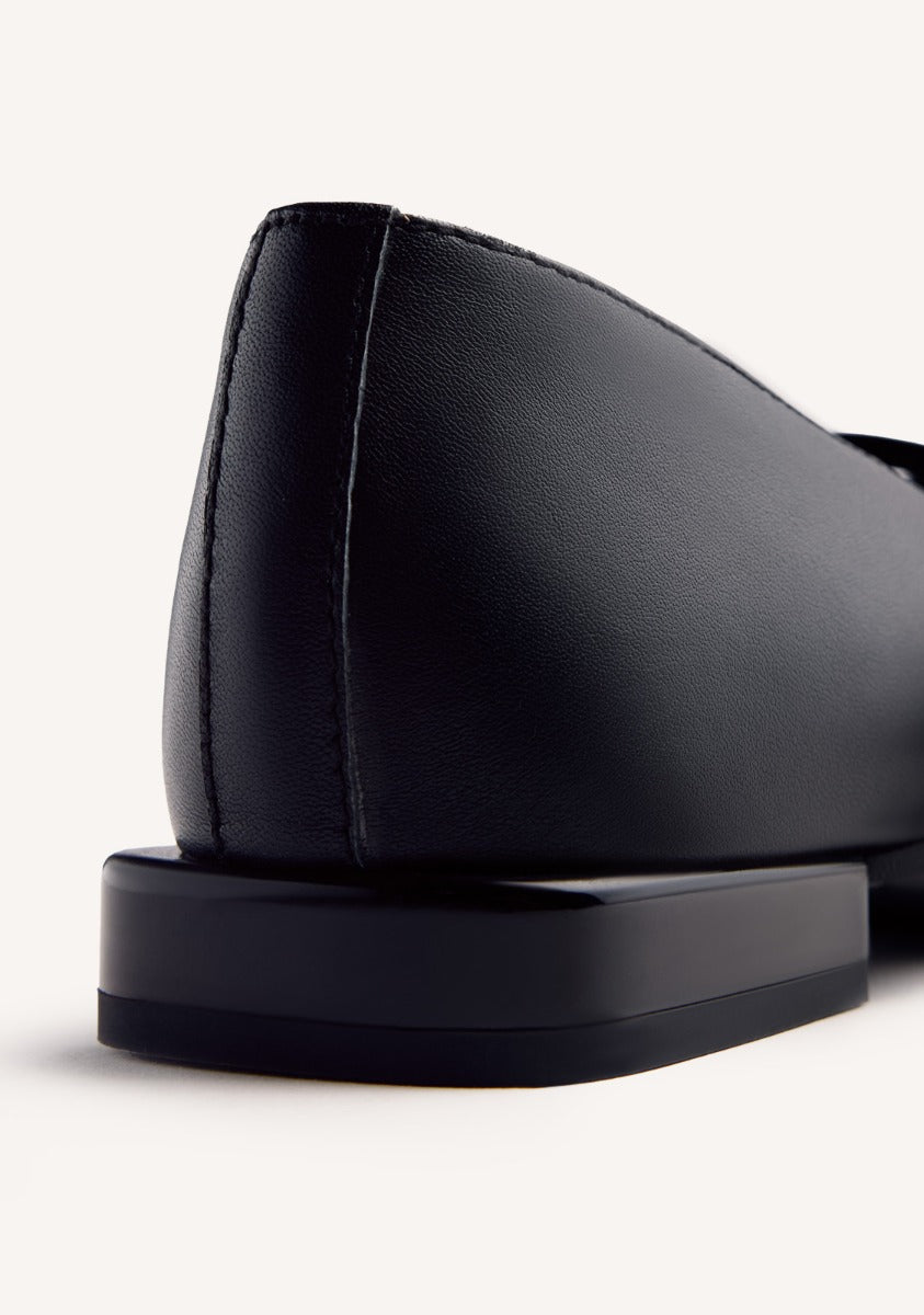 STRAPPY LEATHER BALLET FLATS HOKAH