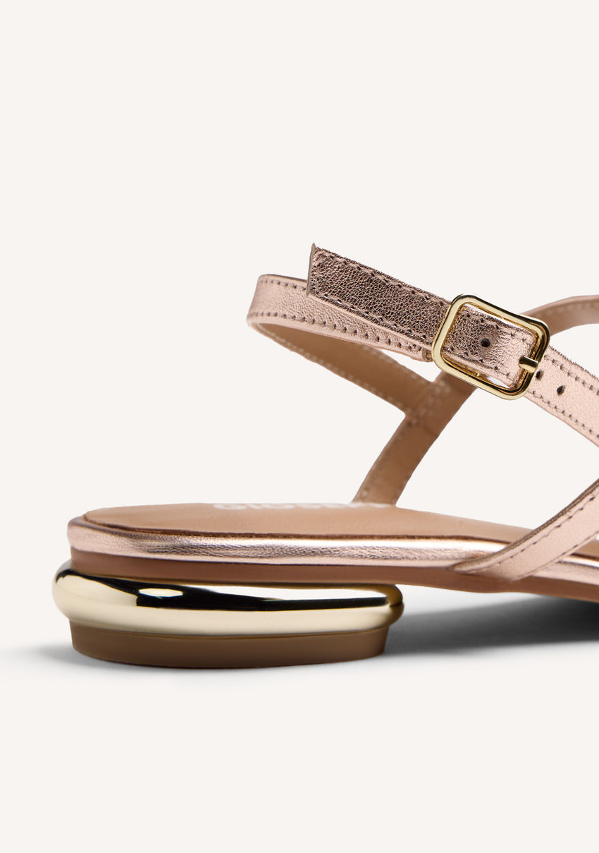 FRINGED SHINY LEATHER SANDALS ESCANABA