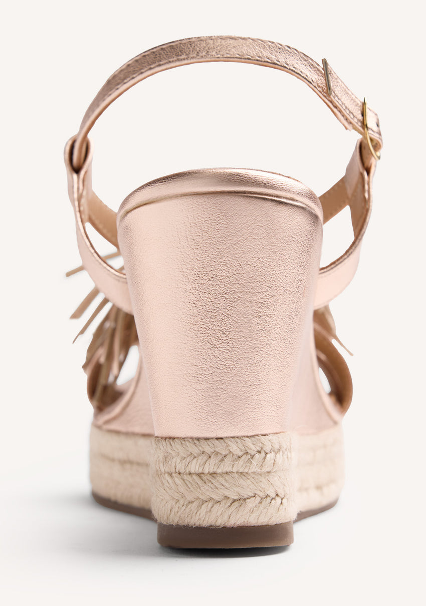 FRINGES SHINY LEATHER WEDGE SANDALS KILOSA