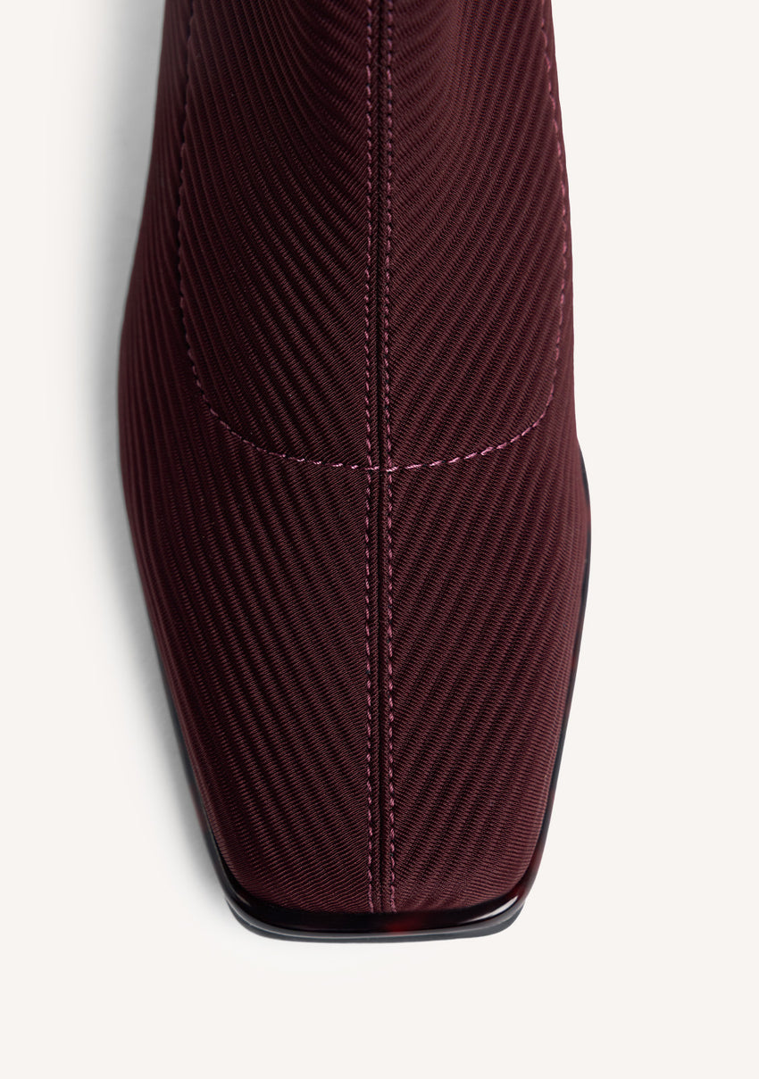 BURGUNDY ELASTIC ANKLE BOOTS