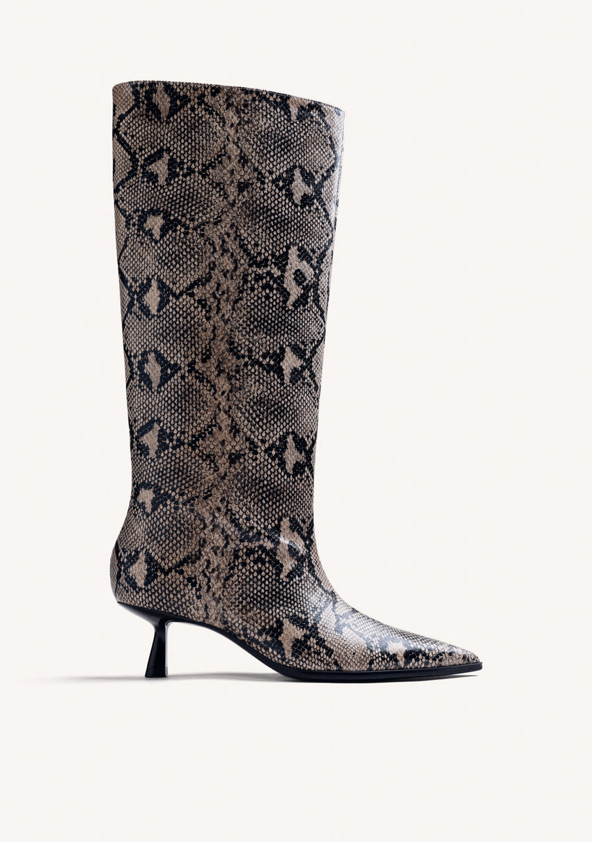 HIGH ANIMAL PRINT KITTEN BOOTS