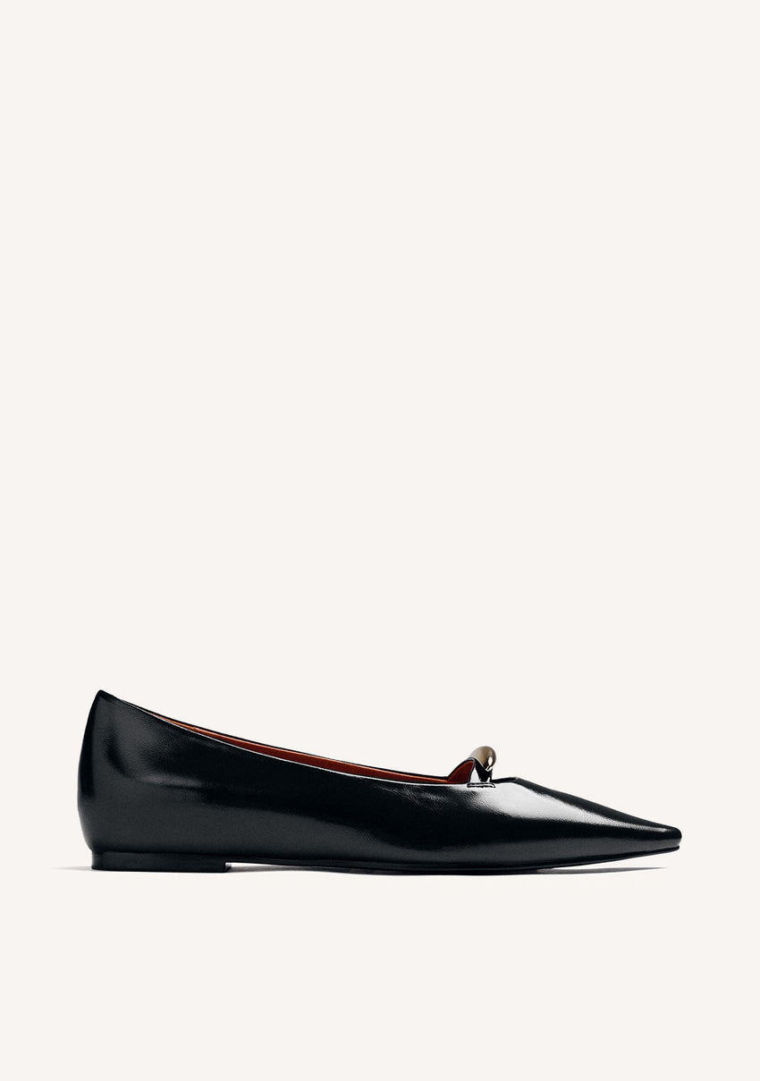 BLACK PATENT LEATHER WEDGED BALLET FLATS