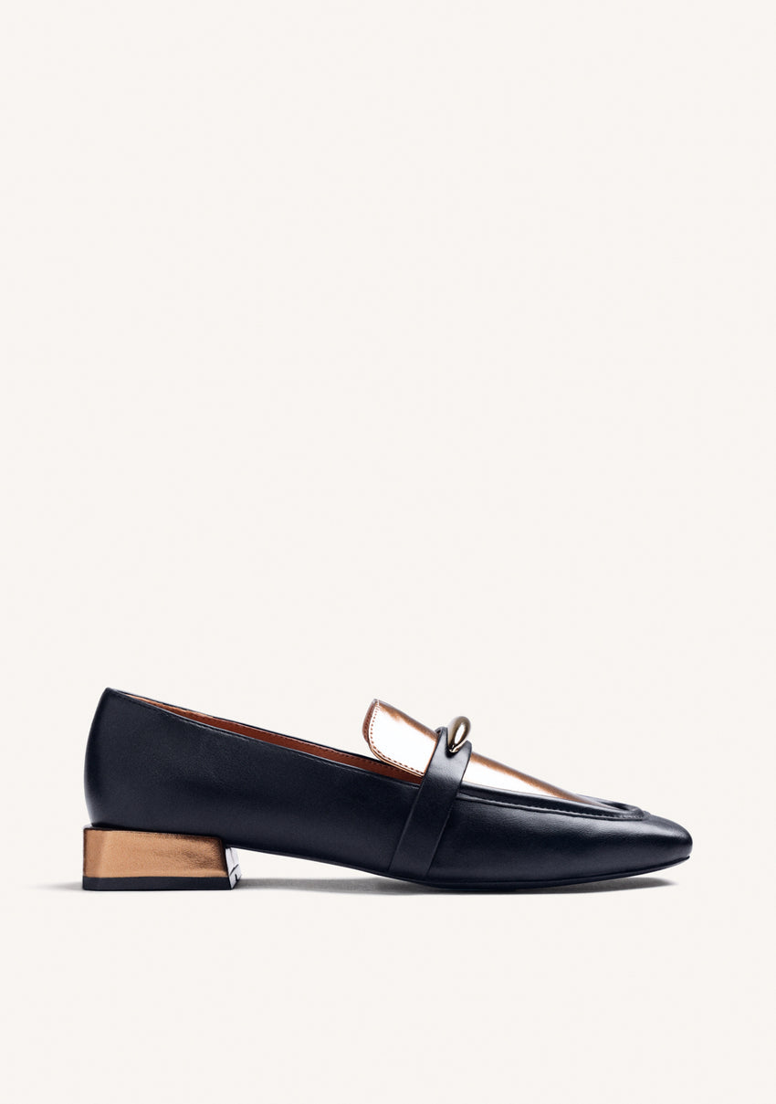BLACK LEATHER LOAFERS WITH CONTRAST DETAILS