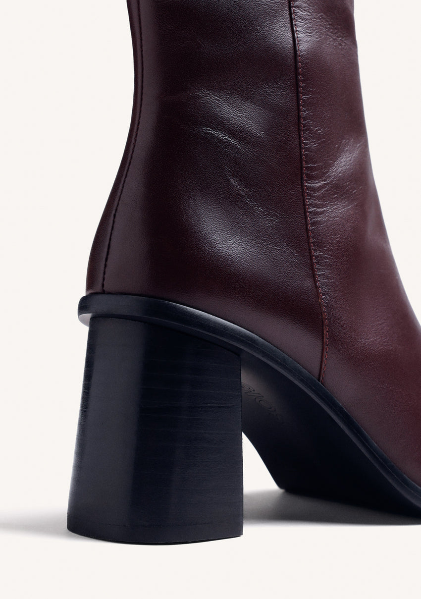 BURGUNDY LEATHER ANKLE BOOTS WITH STUDS