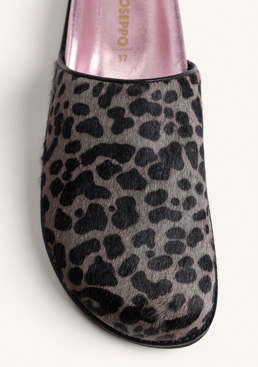 ANIMAL PRINT LEATHER CLOGS WITH BUCKLE