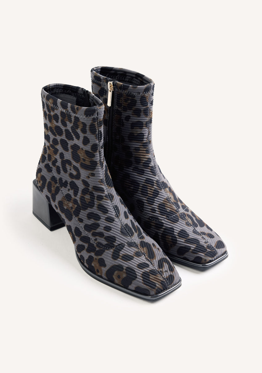 ELASTIC ANIMAL PRINT ANKLE BOOTS