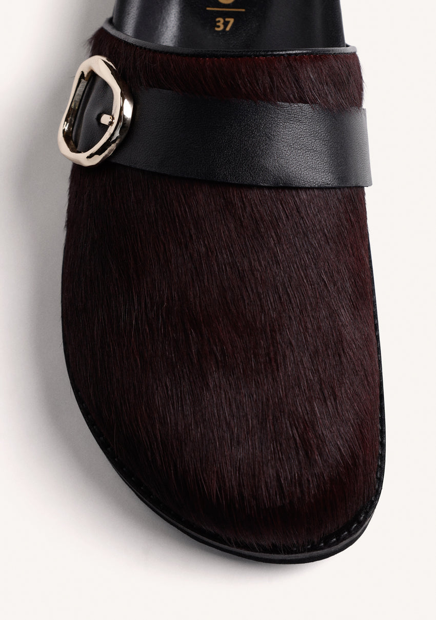 BURGUNDY LEATHER CLOGS WITH BUCKLE