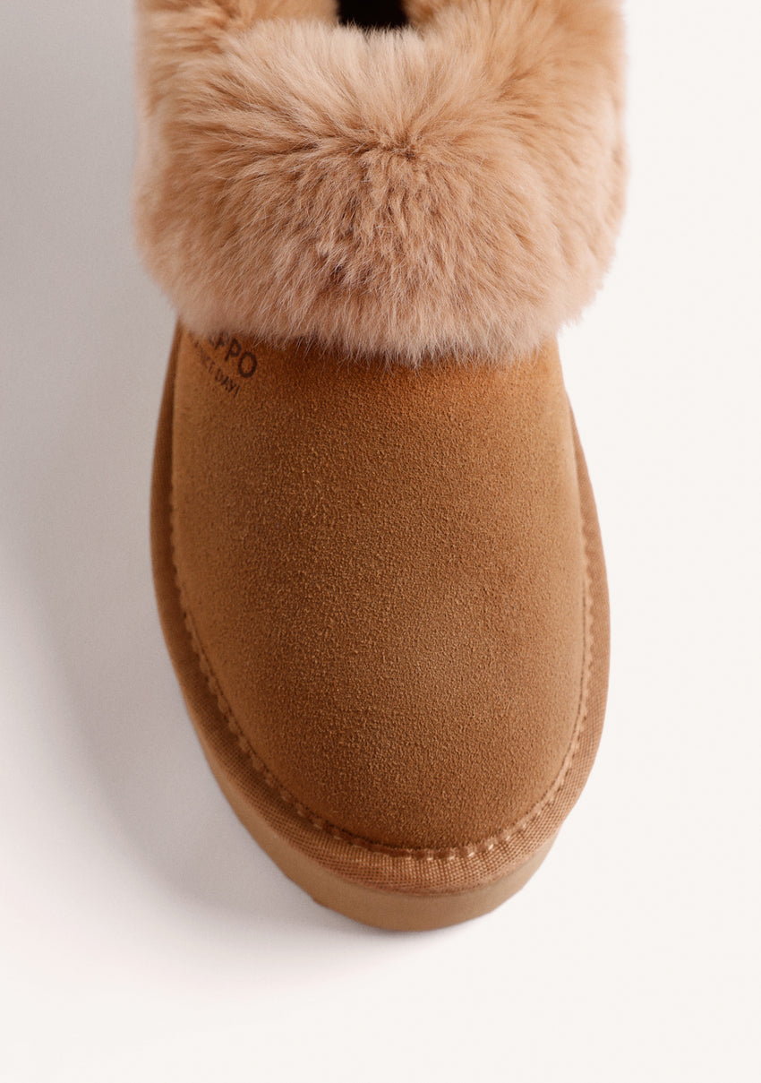 BROWN LEATHER CLOGS