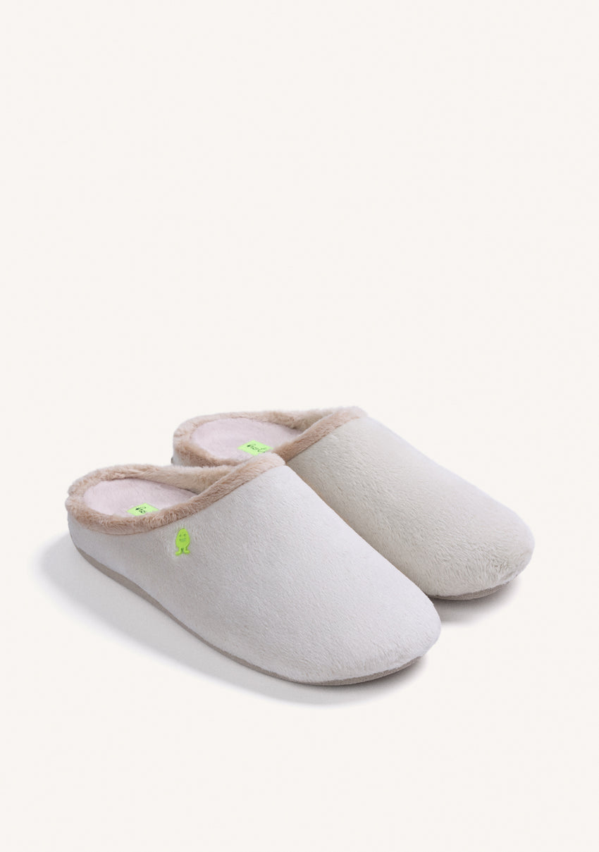 BEIGE FUR HOUSE SLIPPERS