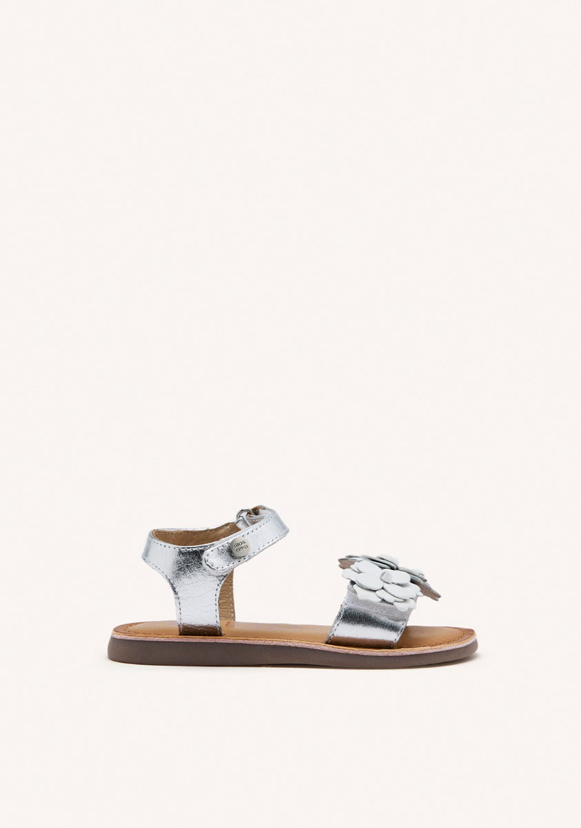 SILVER LEATHER SANDALS WITH FLOWER EMBELLISHMENT FOR GIRL AND BOY SHEGAN